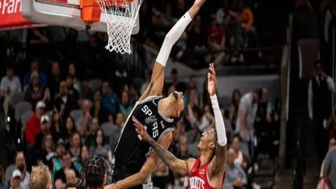 巴西队欲请穆里尼奥执教世界杯：失望土超，寻求新挑战